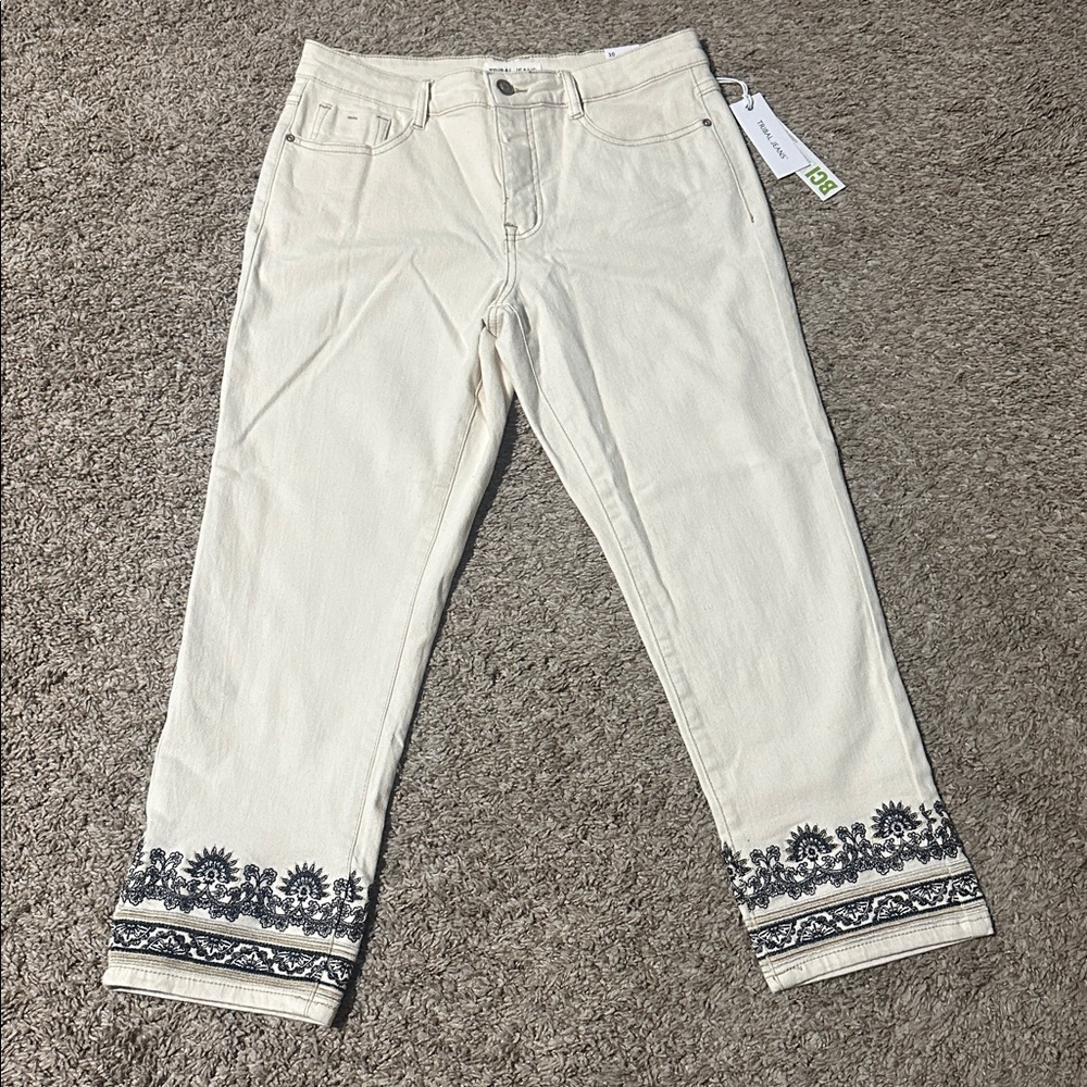 NWT Tribal Audrey Cream Cropped Embroidered Jeans Size 10 - Picture 4 of 9